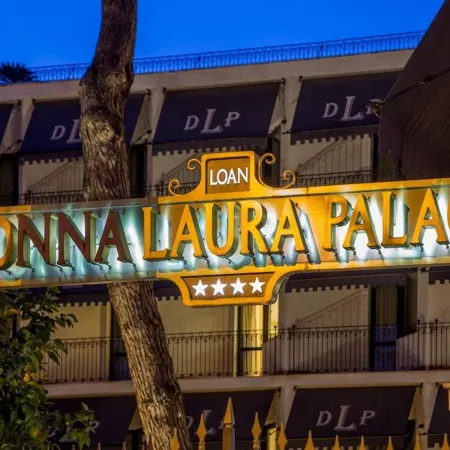 Donna Laura Palace by Omnia Hotels Отели рядом с достопримечательностью «Пьяцца дель Пополо»