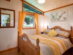 Catkin Lodge Set in a Beautiful 24 Acre Woodland Holiday Park