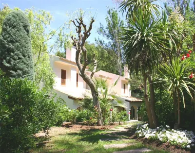Holiday House for 8 Persons, with Swimming Pool, Near the Beach