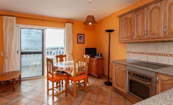 Apartment Near the Beach, Big Terrace with Nice Sea Views, Wifi and Parking.