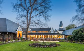 Chateau on The Park - Christchurch, A Doubletree by Hilton