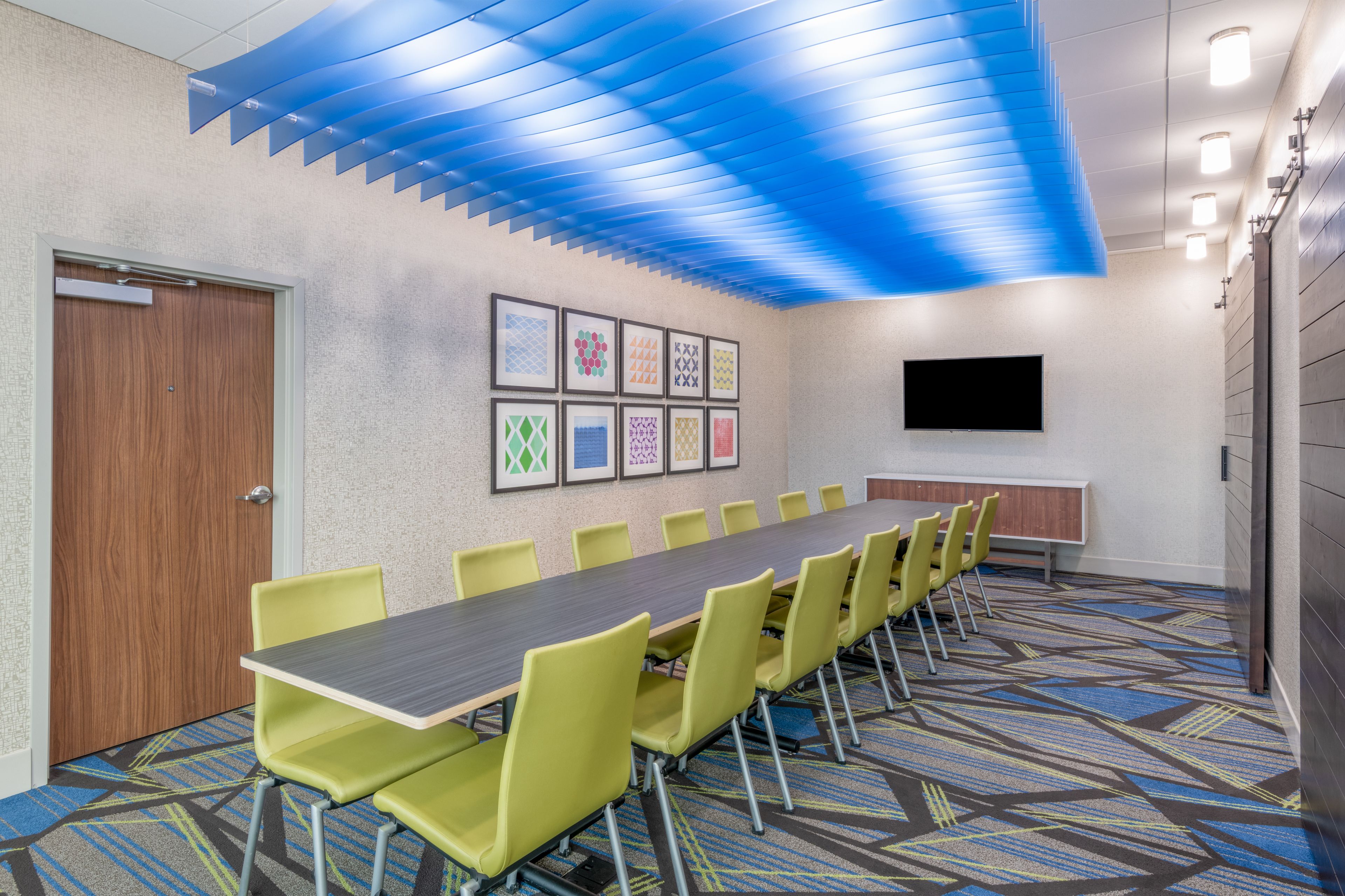 Holiday Inn Express & Suites Phoenix - Airport North, an Ihg Hotel