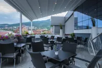 Queen's Hotel - Zebra Centre Hotels in Karposh