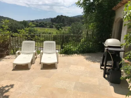 Family Apartment, 2-8 People, in Provence Mas 16th Cent., Pool, Garden, Parking Отели рядом с достопримечательностью «Поль Рикар»