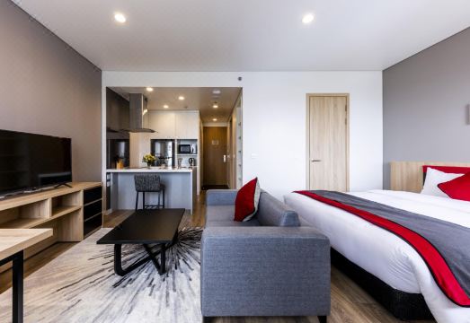 1. 로이젠트 파크스..