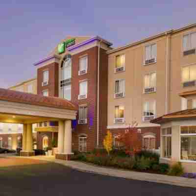 Holiday Inn Express & Suites Schererville Hotel Exterior