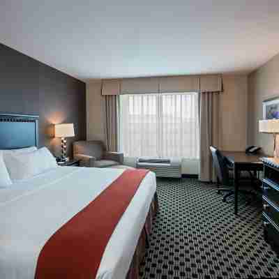 Holiday Inn Express & Suites Green Bay East Rooms