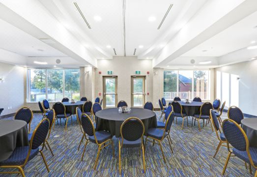 5. 홀리데이 인 익..