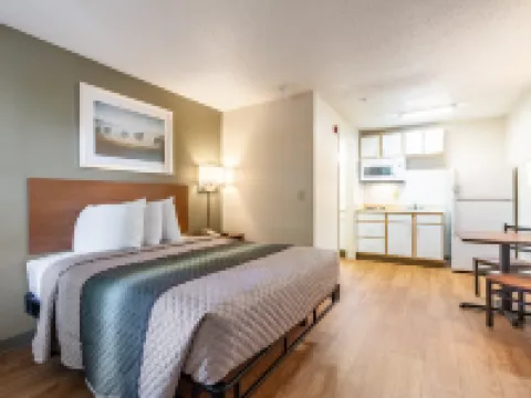 HomeTowne Studios by Red Roof Atlanta – Peachtree Corners ノークロスのホテル