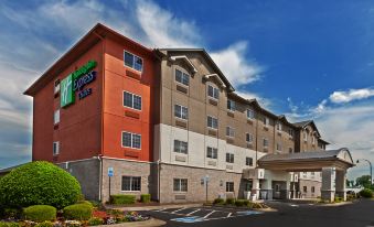 Holiday Inn Express & Suites Jenks