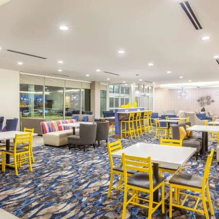 La Quinta Inn & Suites by Wyndham Dallas Duncanville