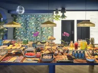 Chic & Basic Gravity Hotels near Rivoli Theatre