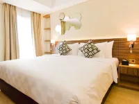 Golden Tulip Essential Tangerang Hotels near Benteng Stadium
