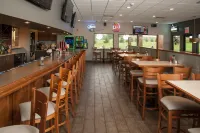 AmericInn by Wyndham Valley City Conference Center - С баром