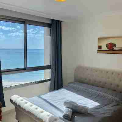 Spacious Sea View Apartment Rooms