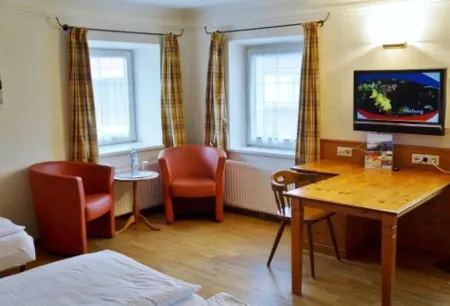 Gasthof Zur Strass Отели в г. Ойгендорф