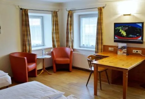 Gasthof Zur Strass Hotels in Eugendorf