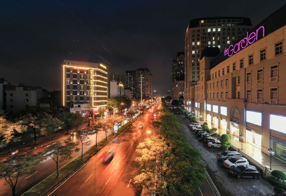 레이나 호텔의 조식 뷔페가 차려진 공간