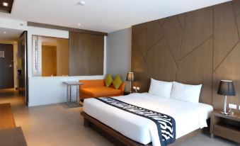 Season Five Hotel