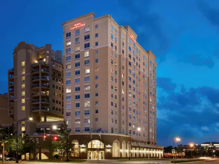 Hilton Garden Inn Charlotte-Uptown Отели рядом с достопримечательностью «Спектрум-центр»