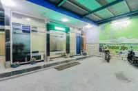 RedDoorz Near Taman Samarendah Hotels in Karang Asam Ulu