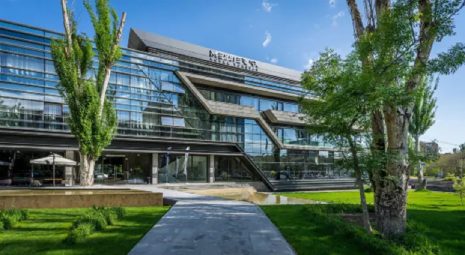 메시에 53 호텔 예레반