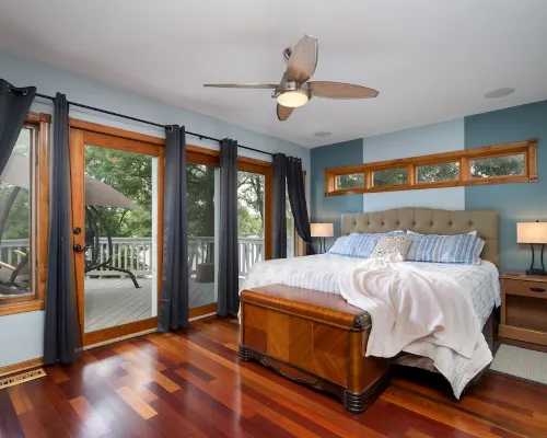 Manor on the River,  5,000 SQFT, Hot Tub & Kayaks Hotels in Champlin