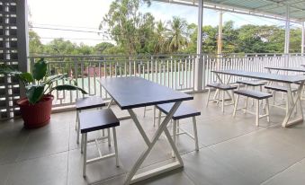 MJ Guest House Pusat Kota Malili Mitra RedDoorz