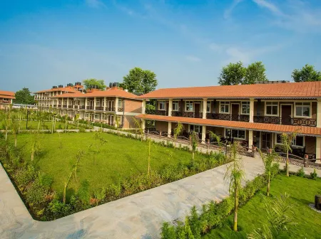 Center Park Resort Отели рядом с достопримечательностью «Chitwan Jungle Safari»