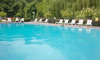 Days Inn & Suites by Wyndham Charleston Airport West