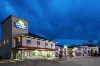 Days Inn & Suites by Wyndham Madisonville Hotels in Madisonville