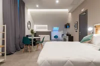 Iron Hotel - Jacuzzi