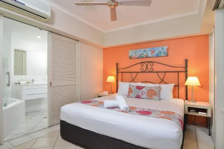 Le Cher du Monde Adults Only Отели рядом с достопримечательностью «Flames of the Forest»