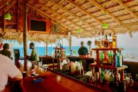 The Westender Inn - Baarit