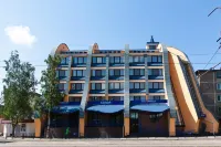 Avrora Hotel