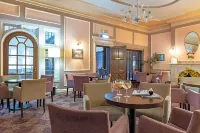 The Caledonian Island Hotel - parking