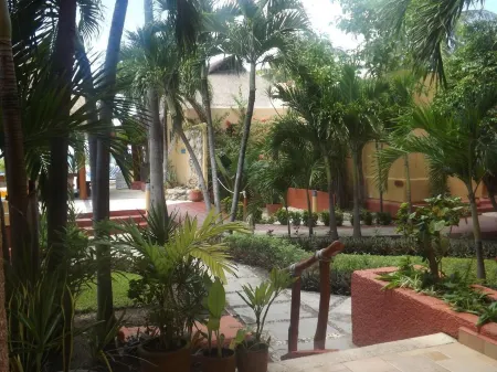 Nautibeach Beach Front Condos in North Beach Отели в г. Исла-Мухерес