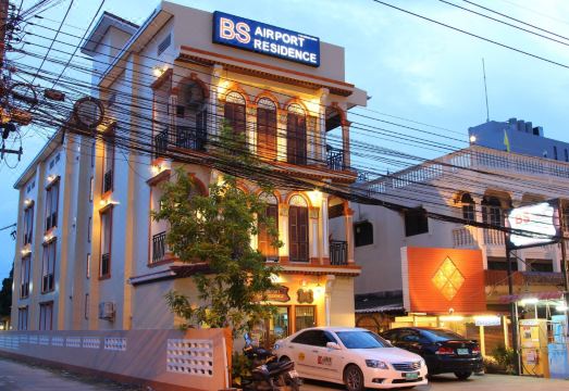 푸켓 공항 인근 호텔의 야경