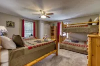 Rustic River Lodge by HoneyBearCabins