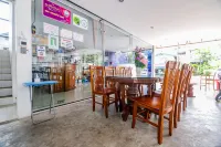 The Glasshouse Place