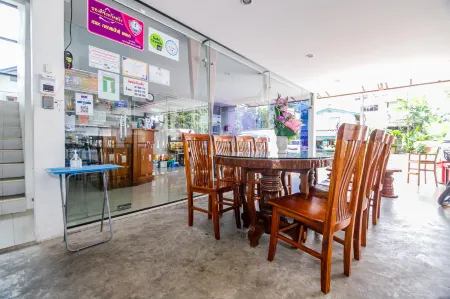 The Glasshouse Place