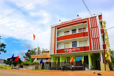 Surya Hotel Hotel di Khargaura Basti