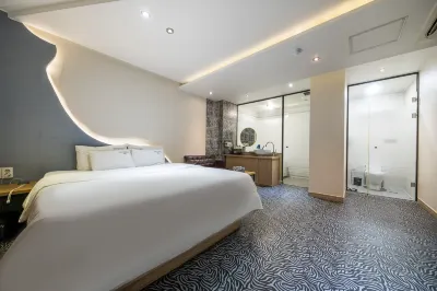 Pine Hill Hotels in Songdo