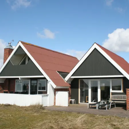 "Sys" - 500m from the Sea