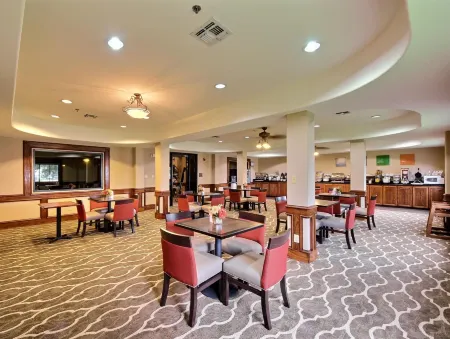 Comfort Inn Edinburg South Отели рядом с достопримечательностью «IBC Bank»