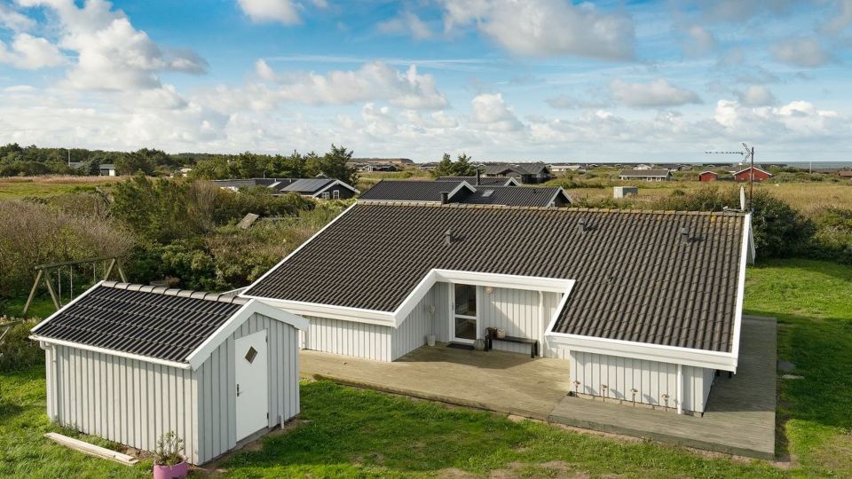 "Hava" - 450m from the Sea