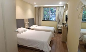 Yining Hotel (Shanghai Hongqiao Road Metro Station)