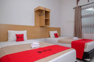 RedDoorz Syariah Near Perempatan Kartasura Hotel a Gonilan