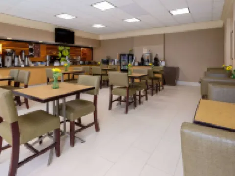 La Quinta Inn & Suites by Wyndham Kingsport TriCities Airpt Hotels in Sullivan County