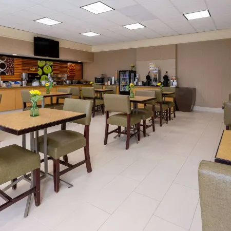 La Quinta Inn & Suites by Wyndham Kingsport TriCities Airpt